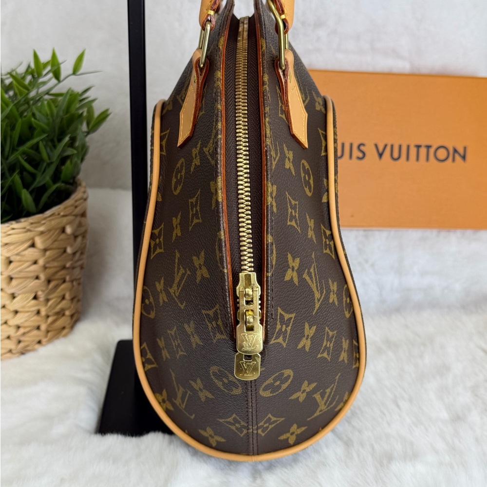 Authenticated Louis Vuitton MM Ellipse Monogram Handbag COA included - Picture 7 of 13